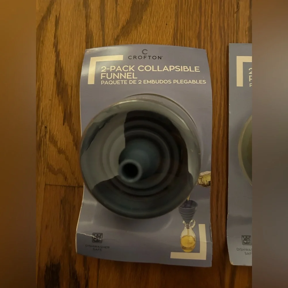 Lot: 2 Packs of 2 Packs (4 Total) Of Crofton Collapsible Funnels 1 Blue 1 Green